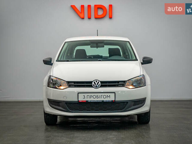 Белый Фольксваген Поло, объемом двигателя 1.2 л и пробегом 180 тыс. км за 6123 $, фото 4 на Automoto.ua