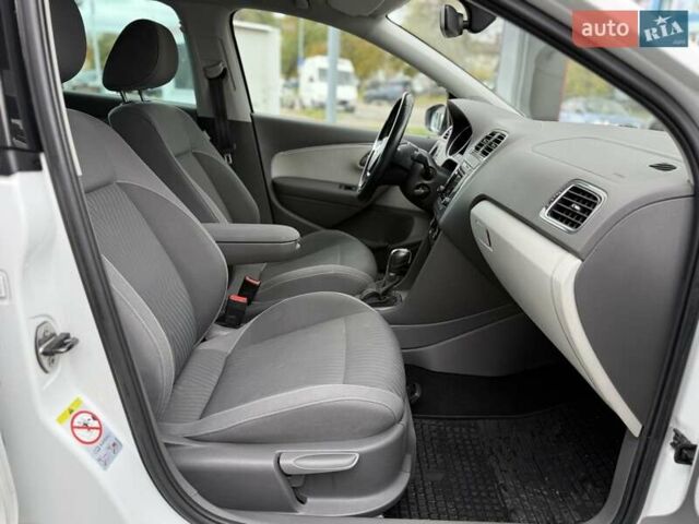 Білий Фольксваген Поло, об'ємом двигуна 1.2 л та пробігом 132 тис. км за 8300 $, фото 10 на Automoto.ua