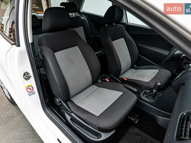 Белый Фольксваген Поло, объемом двигателя 1.2 л и пробегом 180 тыс. км за 6123 $, фото 15 на Automoto.ua