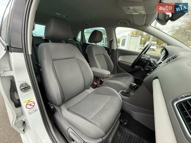 Білий Фольксваген Поло, об'ємом двигуна 1.2 л та пробігом 132 тис. км за 8300 $, фото 12 на Automoto.ua