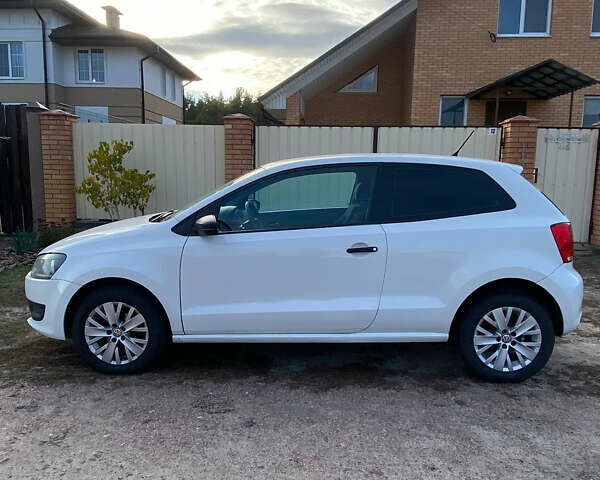 Білий Фольксваген Поло, об'ємом двигуна 1.2 л та пробігом 253 тис. км за 4800 $, фото 2 на Automoto.ua