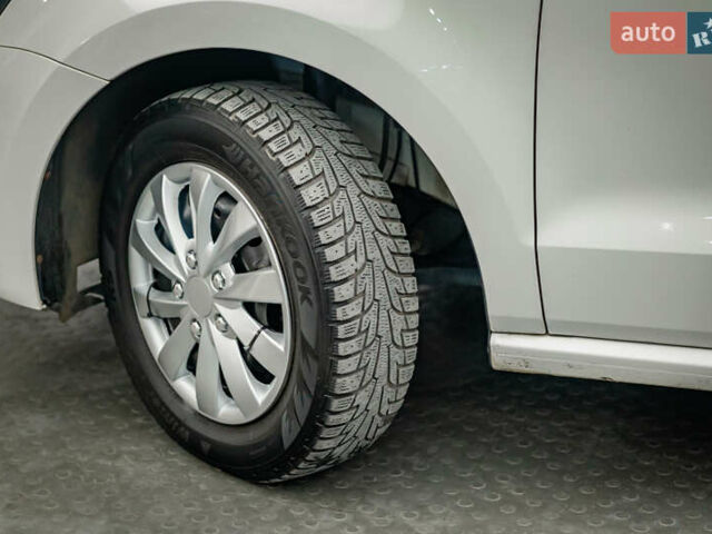 Белый Фольксваген Поло, объемом двигателя 1.2 л и пробегом 180 тыс. км за 6123 $, фото 7 на Automoto.ua