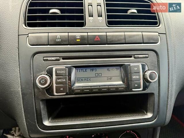 Белый Фольксваген Поло, объемом двигателя 1.2 л и пробегом 268 тыс. км за 6300 $, фото 14 на Automoto.ua