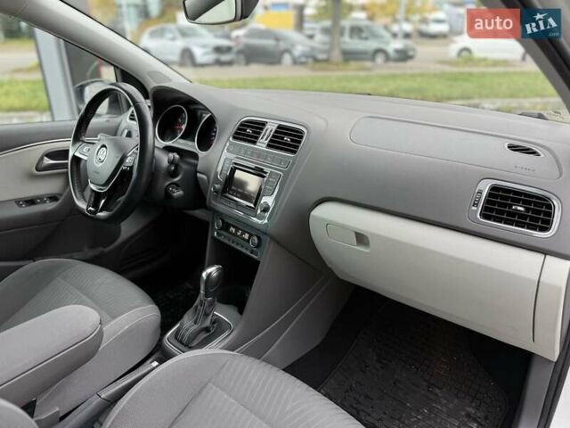Білий Фольксваген Поло, об'ємом двигуна 1.2 л та пробігом 132 тис. км за 8300 $, фото 11 на Automoto.ua