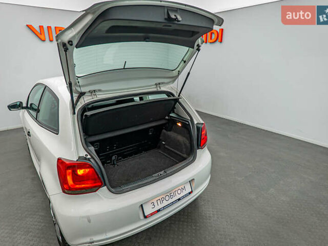 Белый Фольксваген Поло, объемом двигателя 1.2 л и пробегом 180 тыс. км за 6123 $, фото 6 на Automoto.ua