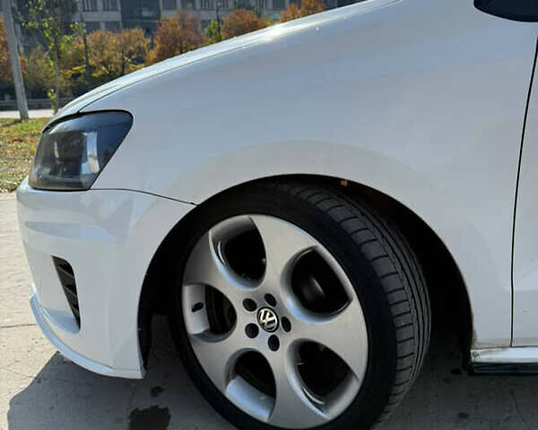 Білий Фольксваген Поло, об'ємом двигуна 1.2 л та пробігом 265 тис. км за 6100 $, фото 10 на Automoto.ua