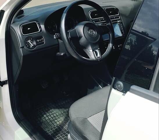Білий Фольксваген Поло, об'ємом двигуна 1.2 л та пробігом 188 тис. км за 8200 $, фото 2 на Automoto.ua
