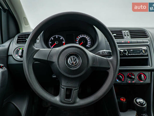 Белый Фольксваген Поло, объемом двигателя 1.2 л и пробегом 180 тыс. км за 6123 $, фото 11 на Automoto.ua