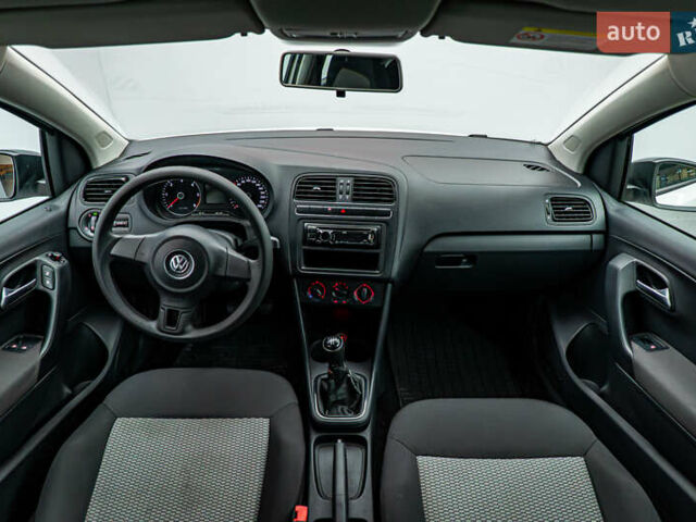 Белый Фольксваген Поло, объемом двигателя 1.2 л и пробегом 180 тыс. км за 6123 $, фото 9 на Automoto.ua