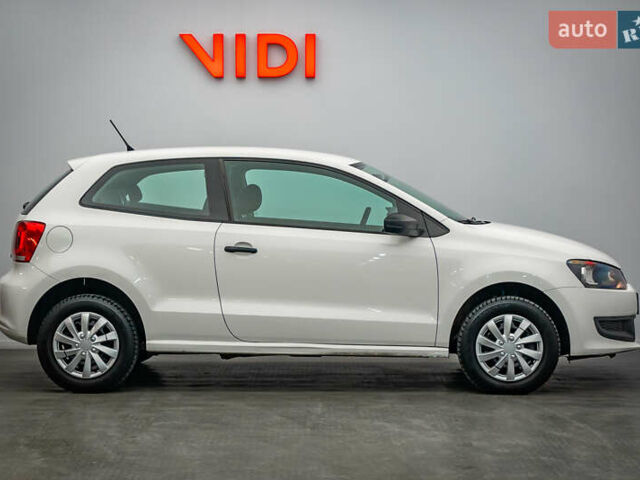 Белый Фольксваген Поло, объемом двигателя 1.2 л и пробегом 180 тыс. км за 6123 $, фото 3 на Automoto.ua