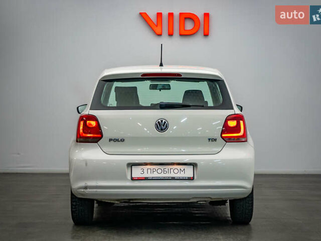 Белый Фольксваген Поло, объемом двигателя 1.2 л и пробегом 180 тыс. км за 6123 $, фото 5 на Automoto.ua
