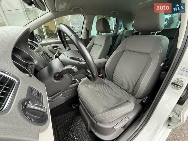 Білий Фольксваген Поло, об'ємом двигуна 1.2 л та пробігом 132 тис. км за 8300 $, фото 13 на Automoto.ua