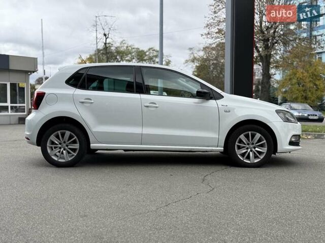 Білий Фольксваген Поло, об'ємом двигуна 1.2 л та пробігом 132 тис. км за 8300 $, фото 7 на Automoto.ua