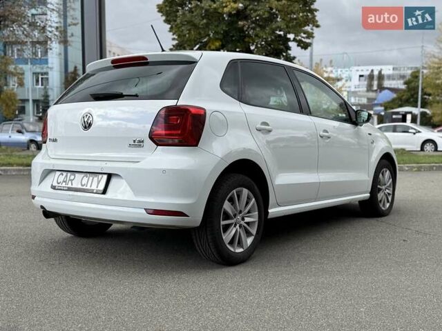 Білий Фольксваген Поло, об'ємом двигуна 1.2 л та пробігом 132 тис. км за 8300 $, фото 6 на Automoto.ua