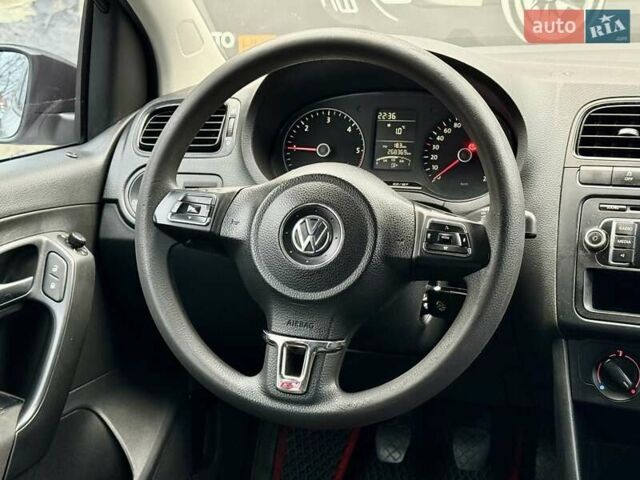 Белый Фольксваген Поло, объемом двигателя 1.2 л и пробегом 268 тыс. км за 6300 $, фото 12 на Automoto.ua