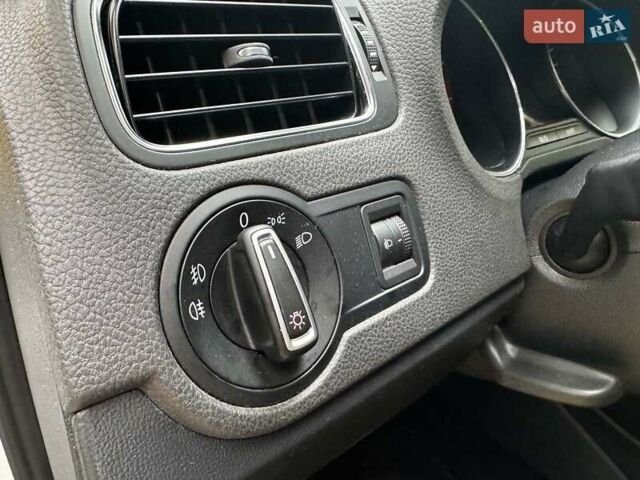 Белый Фольксваген Поло, объемом двигателя 1.2 л и пробегом 238 тыс. км за 9490 $, фото 10 на Automoto.ua