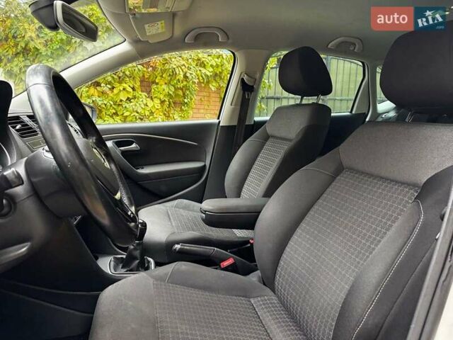 Белый Фольксваген Поло, объемом двигателя 1.2 л и пробегом 238 тыс. км за 9490 $, фото 21 на Automoto.ua