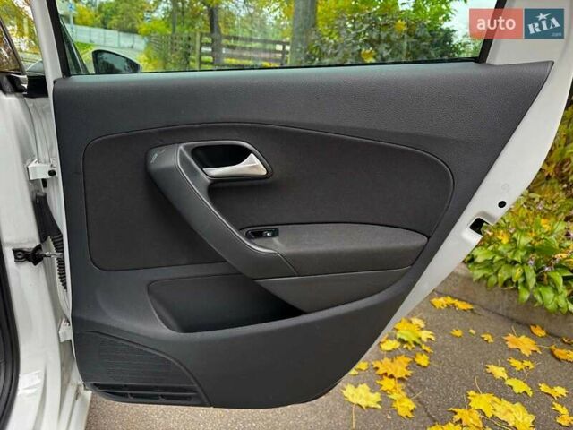 Белый Фольксваген Поло, объемом двигателя 1.2 л и пробегом 238 тыс. км за 9490 $, фото 26 на Automoto.ua