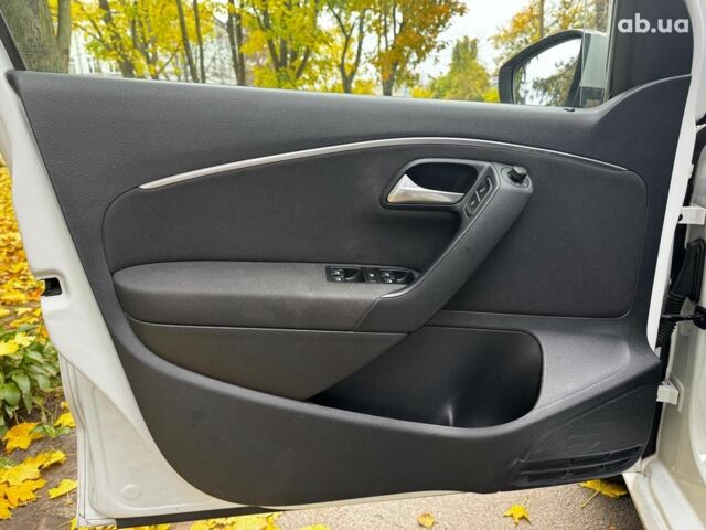 Белый Фольксваген Поло, объемом двигателя 1.2 л и пробегом 238 тыс. км за 9490 $, фото 9 на Automoto.ua