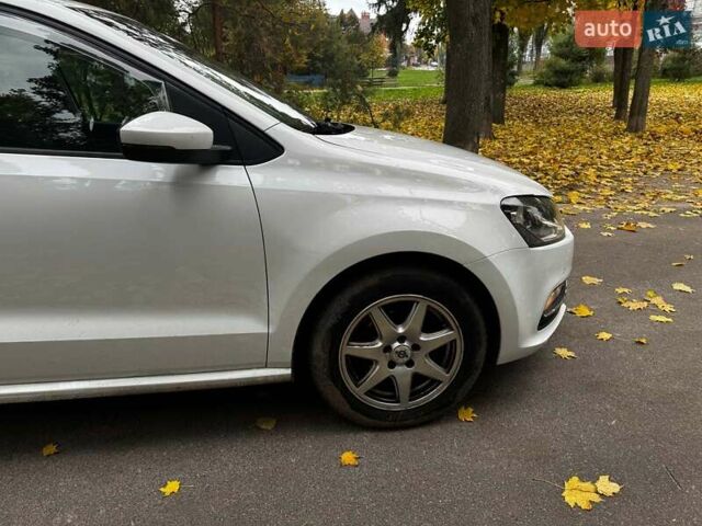 Белый Фольксваген Поло, объемом двигателя 1.2 л и пробегом 238 тыс. км за 9490 $, фото 5 на Automoto.ua