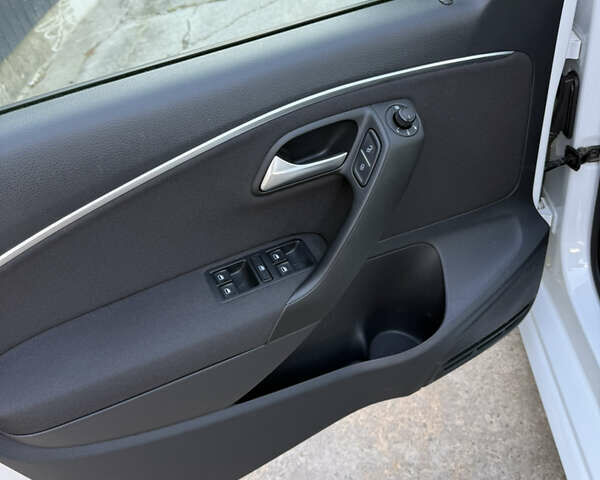 Білий Фольксваген Поло, об'ємом двигуна 1.4 л та пробігом 143 тис. км за 10700 $, фото 9 на Automoto.ua