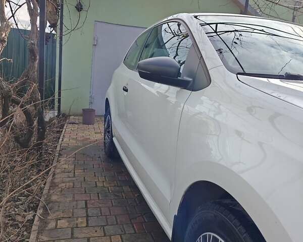 Белый Фольксваген Поло, объемом двигателя 1.2 л и пробегом 170 тыс. км за 7300 $, фото 5 на Automoto.ua