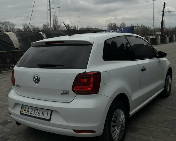 Белый Фольксваген Поло, объемом двигателя 1.2 л и пробегом 217 тыс. км за 5950 $, фото 5 на Automoto.ua