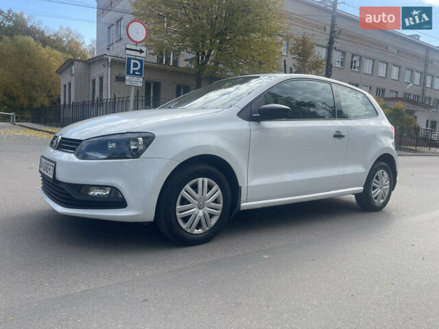 Білий Фольксваген Поло, об'ємом двигуна 1.2 л та пробігом 240 тис. км за 5800 $, фото 2 на Automoto.ua