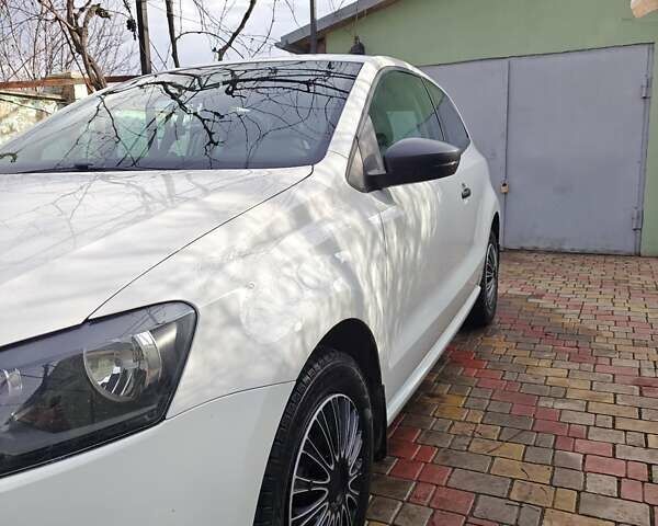 Белый Фольксваген Поло, объемом двигателя 1.2 л и пробегом 170 тыс. км за 7300 $, фото 4 на Automoto.ua