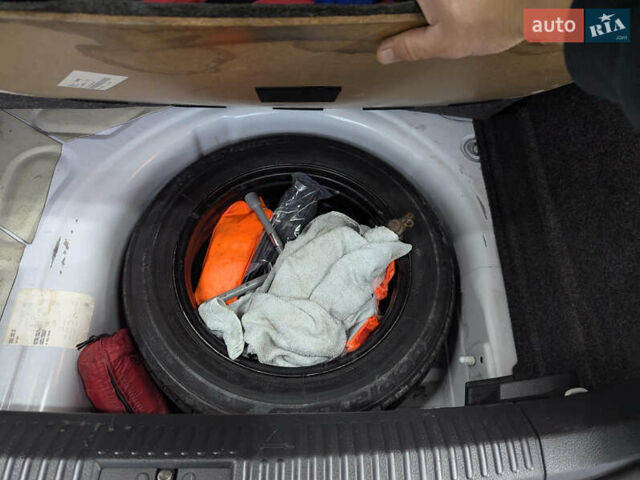 Белый Фольксваген Поло, объемом двигателя 1.4 л и пробегом 123 тыс. км за 10500 $, фото 5 на Automoto.ua