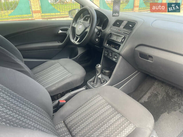 Білий Фольксваген Поло, об'ємом двигуна 1.2 л та пробігом 240 тис. км за 5800 $, фото 10 на Automoto.ua