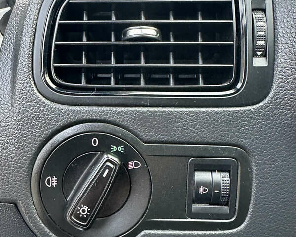 Белый Фольксваген Поло, объемом двигателя 1.2 л и пробегом 217 тыс. км за 5950 $, фото 15 на Automoto.ua