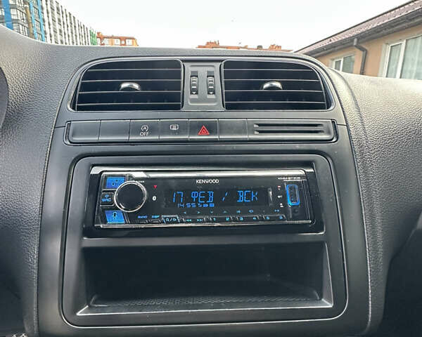 Белый Фольксваген Поло, объемом двигателя 1.2 л и пробегом 217 тыс. км за 5950 $, фото 17 на Automoto.ua