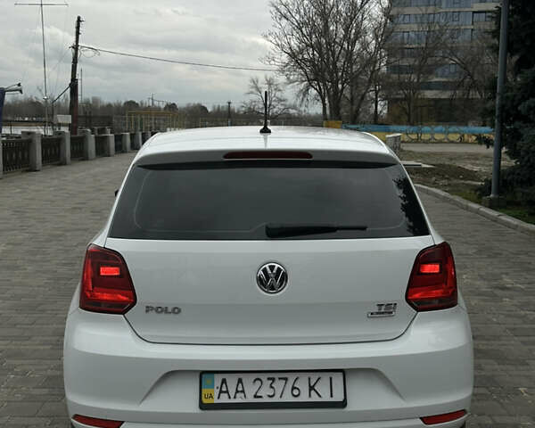 Белый Фольксваген Поло, объемом двигателя 1.2 л и пробегом 217 тыс. км за 5950 $, фото 4 на Automoto.ua