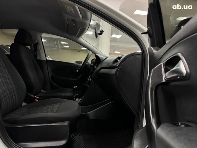 Білий Фольксваген Поло, об'ємом двигуна 1.6 л та пробігом 139 тис. км за 8700 $, фото 7 на Automoto.ua