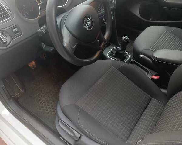 Білий Фольксваген Поло, об'ємом двигуна 1.42 л та пробігом 215 тис. км за 10000 $, фото 4 на Automoto.ua