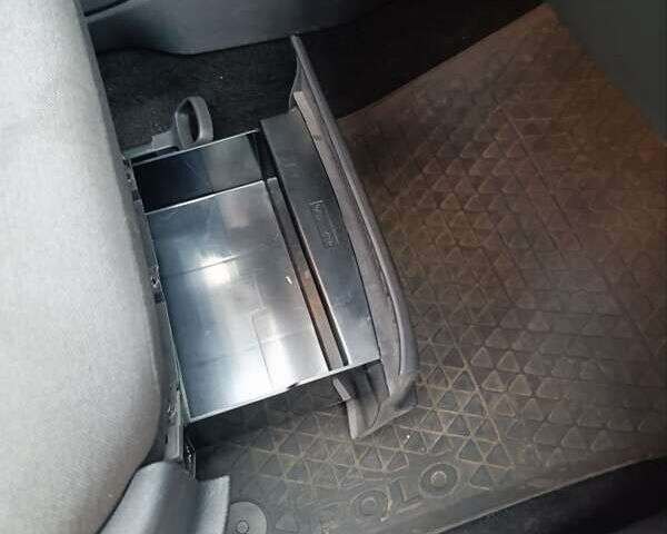 Білий Фольксваген Поло, об'ємом двигуна 1.42 л та пробігом 215 тис. км за 10000 $, фото 28 на Automoto.ua