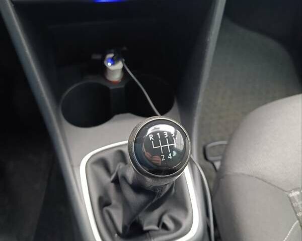 Білий Фольксваген Поло, об'ємом двигуна 1.42 л та пробігом 215 тис. км за 10000 $, фото 25 на Automoto.ua