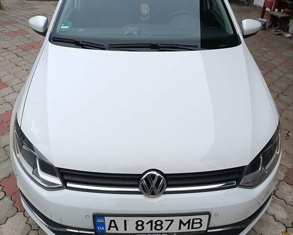 Білий Фольксваген Поло, об'ємом двигуна 1.42 л та пробігом 215 тис. км за 10000 $, фото 1 на Automoto.ua