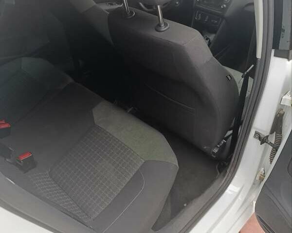 Білий Фольксваген Поло, об'ємом двигуна 1.42 л та пробігом 215 тис. км за 10000 $, фото 12 на Automoto.ua