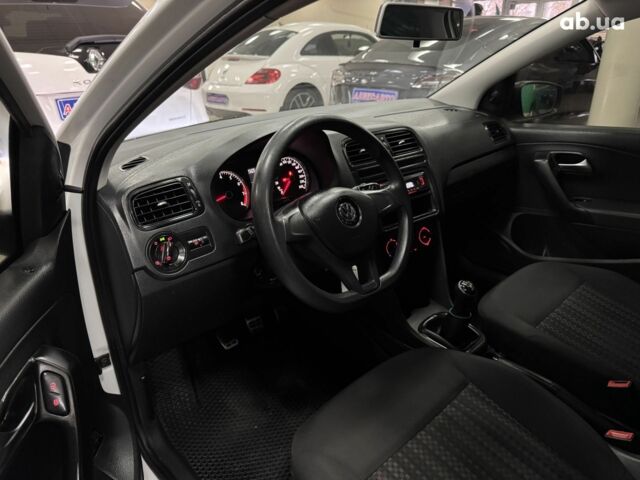 Білий Фольксваген Поло, об'ємом двигуна 1.6 л та пробігом 139 тис. км за 8700 $, фото 6 на Automoto.ua