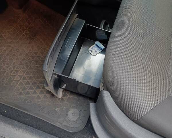 Білий Фольксваген Поло, об'ємом двигуна 1.42 л та пробігом 215 тис. км за 10000 $, фото 30 на Automoto.ua