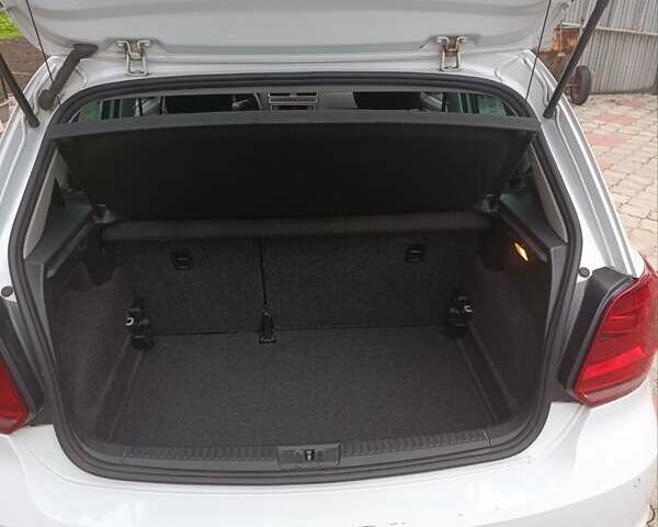 Білий Фольксваген Поло, об'ємом двигуна 1.42 л та пробігом 215 тис. км за 10000 $, фото 17 на Automoto.ua