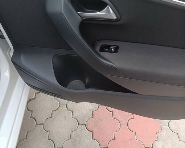 Білий Фольксваген Поло, об'ємом двигуна 1.42 л та пробігом 215 тис. км за 10000 $, фото 10 на Automoto.ua