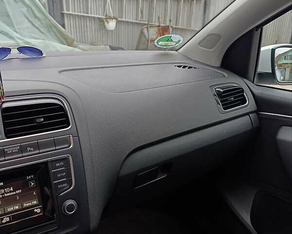 Білий Фольксваген Поло, об'ємом двигуна 1.42 л та пробігом 215 тис. км за 10000 $, фото 20 на Automoto.ua