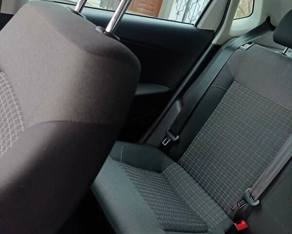 Білий Фольксваген Поло, об'ємом двигуна 1.42 л та пробігом 215 тис. км за 10000 $, фото 26 на Automoto.ua