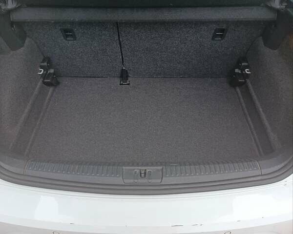 Білий Фольксваген Поло, об'ємом двигуна 1.42 л та пробігом 215 тис. км за 10000 $, фото 15 на Automoto.ua