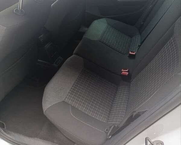 Білий Фольксваген Поло, об'ємом двигуна 1.42 л та пробігом 215 тис. км за 10000 $, фото 11 на Automoto.ua