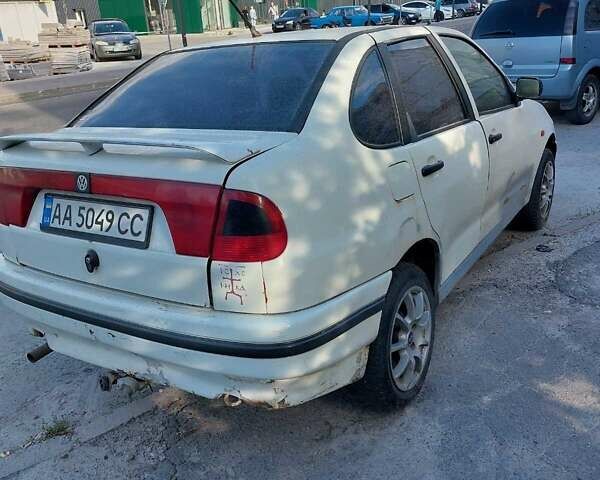 Белый Фольксваген Поло, объемом двигателя 1.6 л и пробегом 460 тыс. км за 1800 $, фото 1 на Automoto.ua