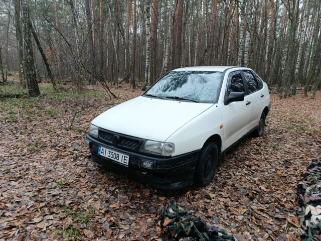 Белый Фольксваген Поло, объемом двигателя 1.6 л и пробегом 250 тыс. км за 951 $, фото 1 на Automoto.ua